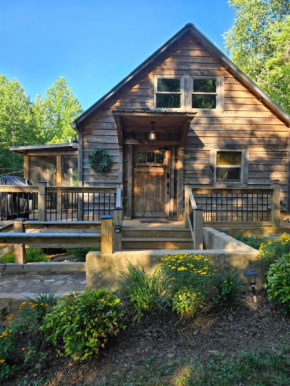 Couples Getaway Cabin with a Loft - Firepit - Creek